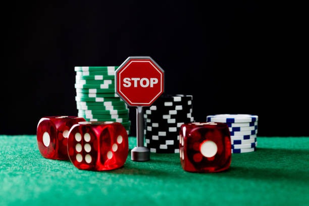 aladin 138 app home screen showing live tables, sportsbook, and slots menu